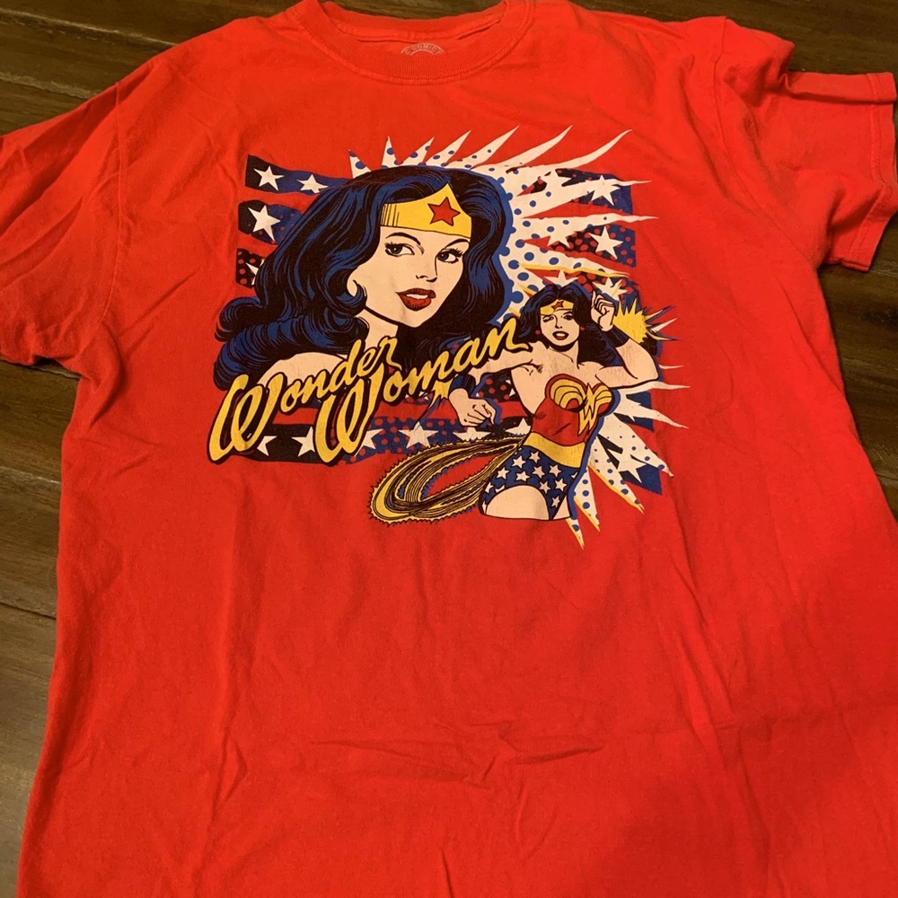 Men’s tee size medium